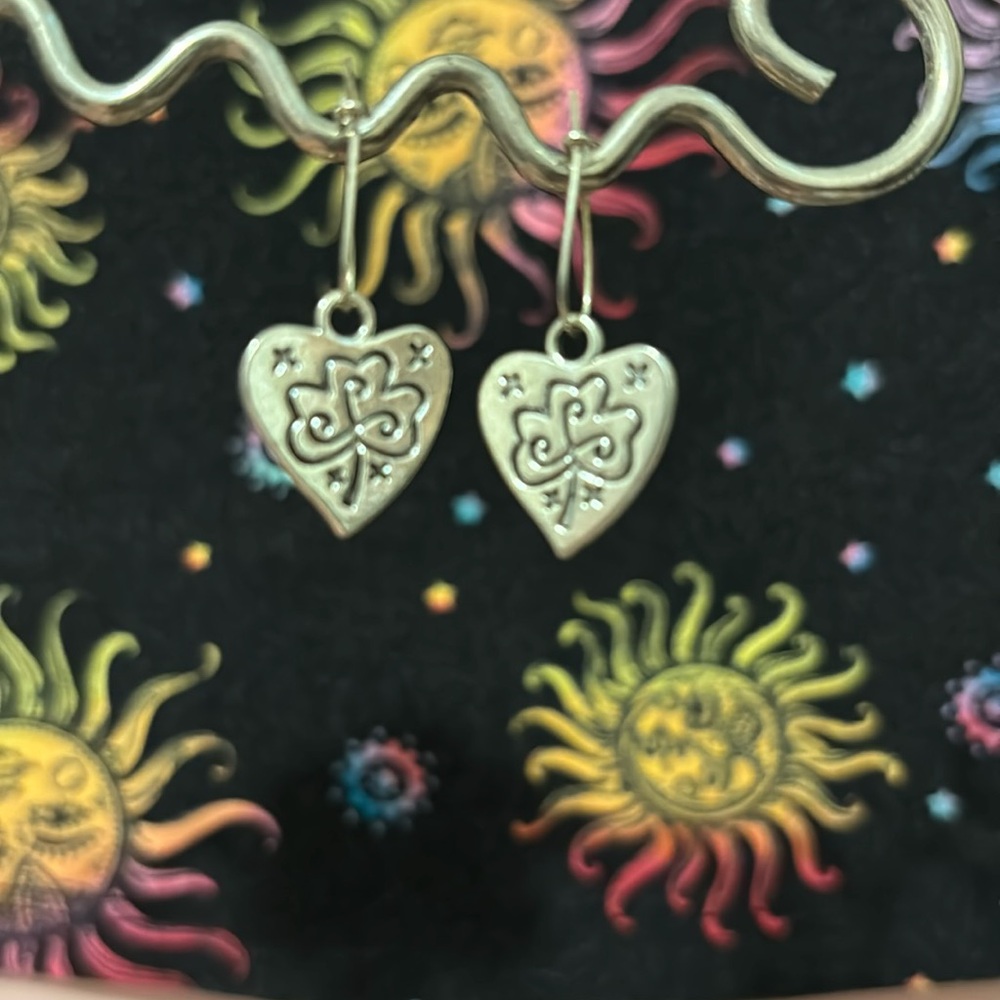 🩷Clover Heart Earrings🩷
